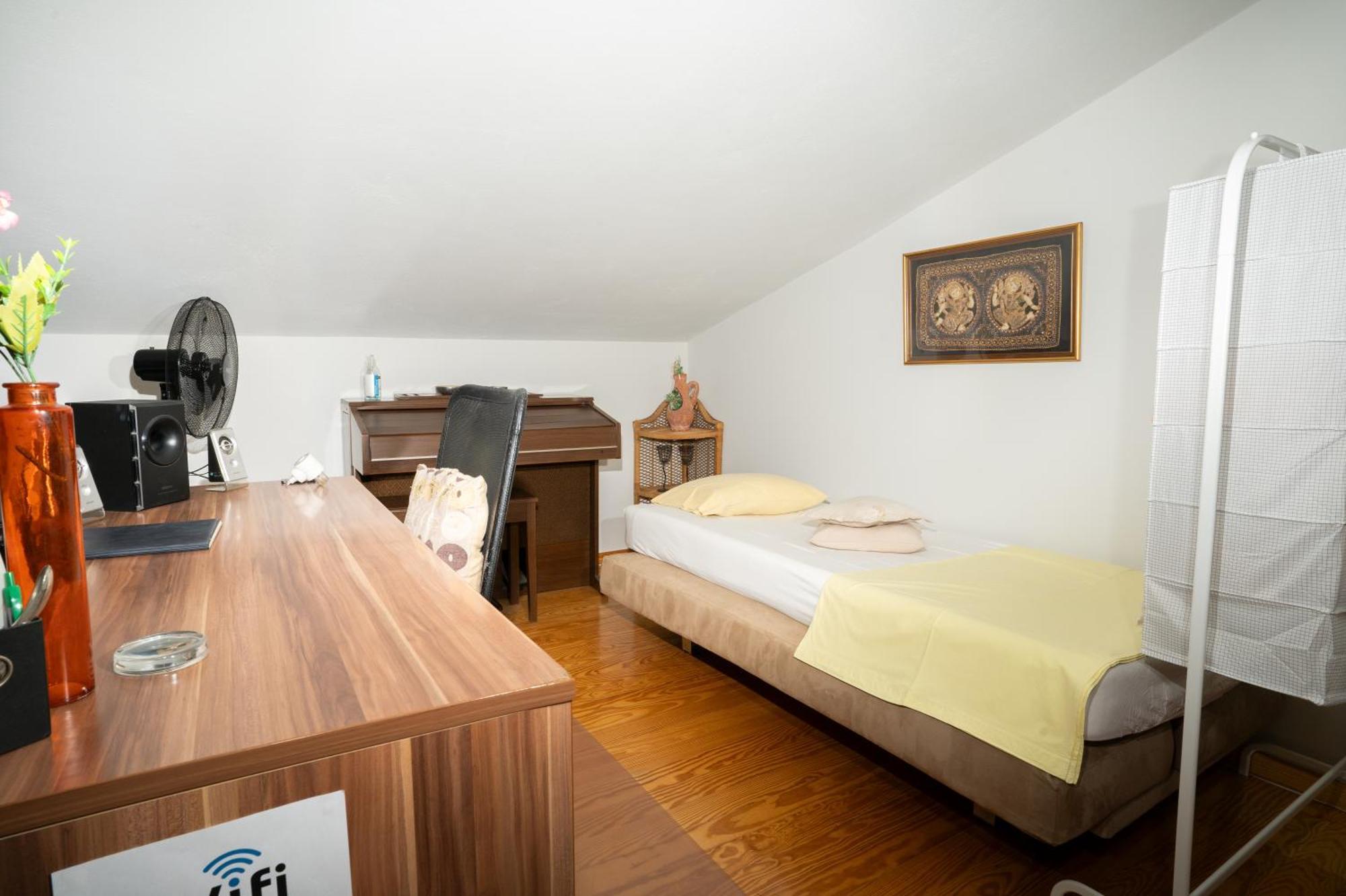 Maria'S Airport Apartment Коропион Экстерьер фото